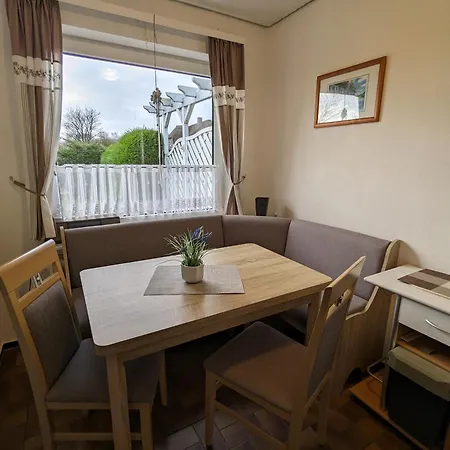 Haus Ruhewinkel, 2 *