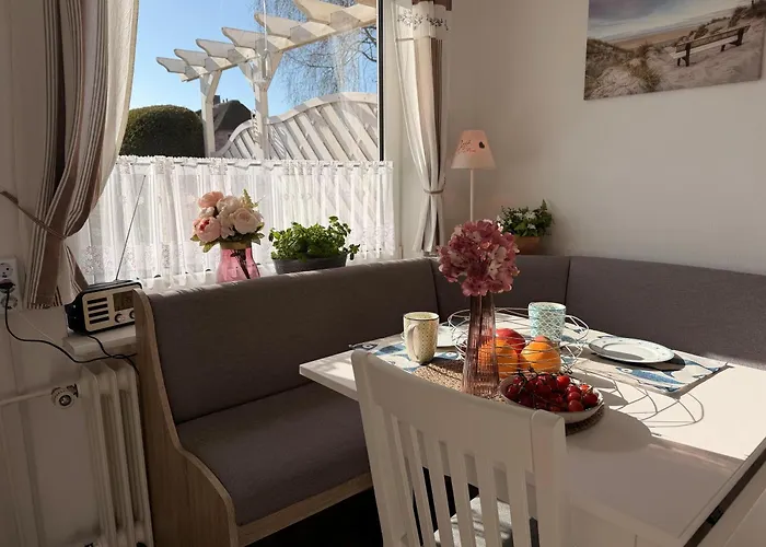 Holiday home Haus Ruhewinkel, 2 Alkersum